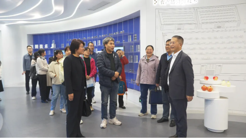 洛陽市農林科學院專家一行蒞臨云飛科技參觀指導，共探智慧農業新路徑